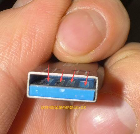 用于 BIOS Flashback 的 USB 2.0 U 盘接口示例
